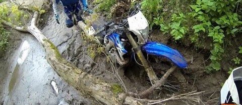Great Video of KTM 250 and Yamaha WR450 Riding Trails