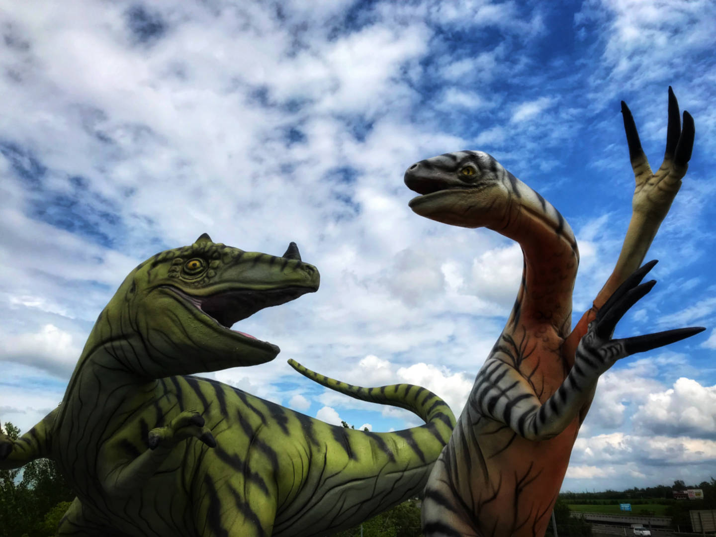 photo of 2 life-sized fiberglass dinosaurs fighting at Le Madrid Quebec